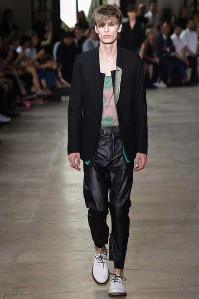 Look 7